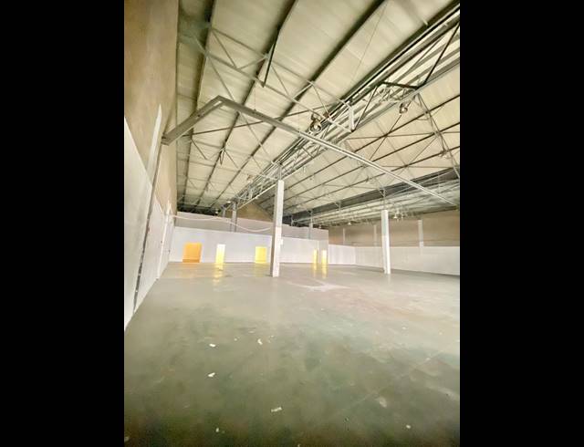 1,098M² WAREHOUSE TO LET IN PAULSHOF